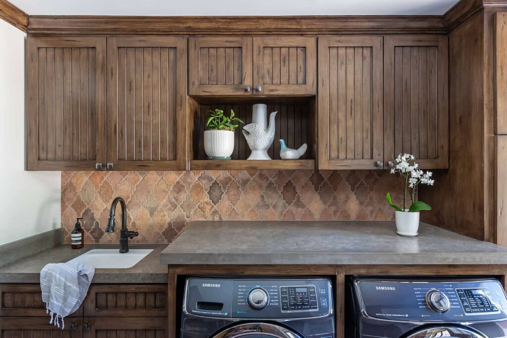 Mudroom Arabesque Normandy Cream Vintage